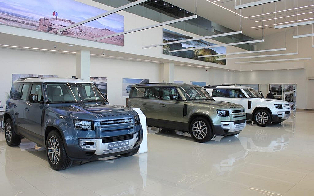 luxury-car-showrooms-abu-dhabi-AR2292021-1024x640