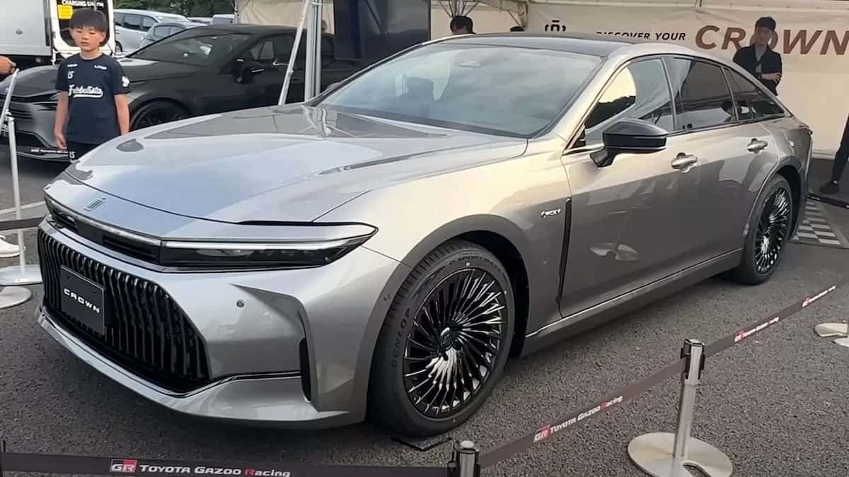 تويوتا-كراون-سيدان-2024-